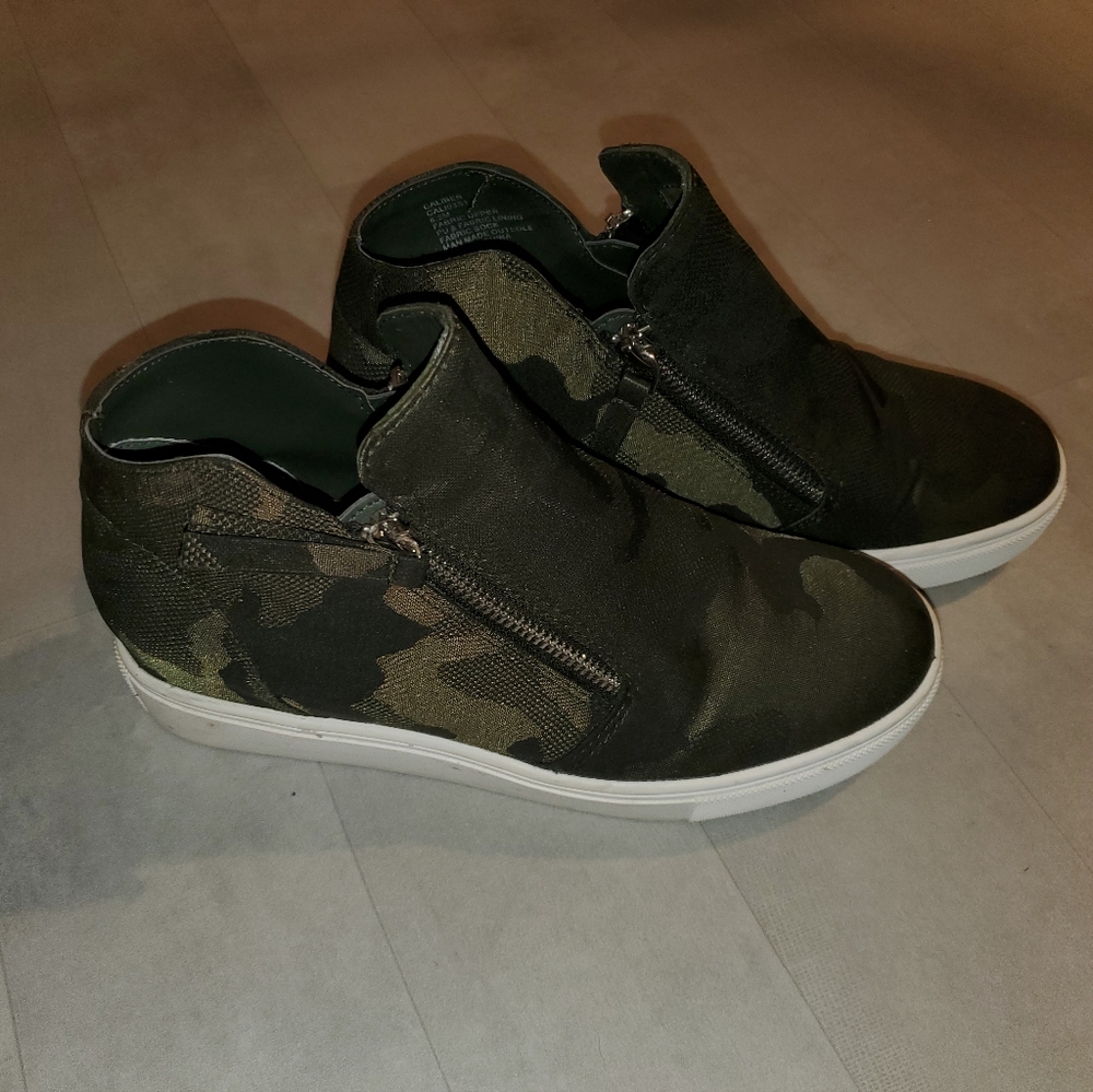 Steve Madden Camo Wedgie